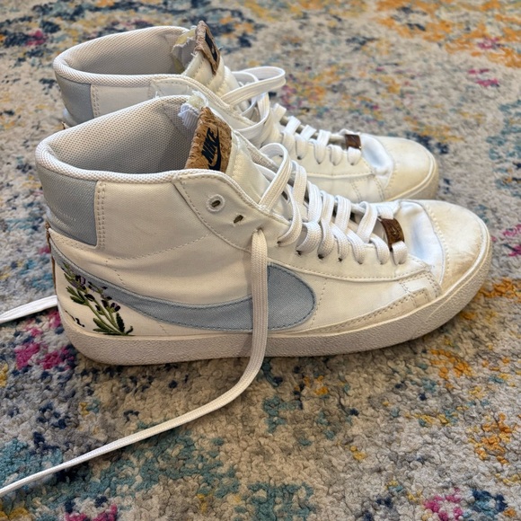 Nike Womens Blazer mid '77 SE Indigo Size 8.5 Floral Embroidery - Picture 1 of 13